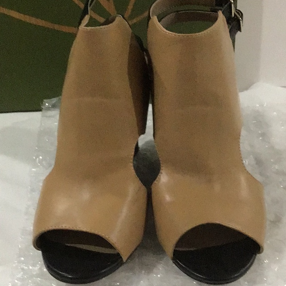 Ann Taylor wedge shoes 👠